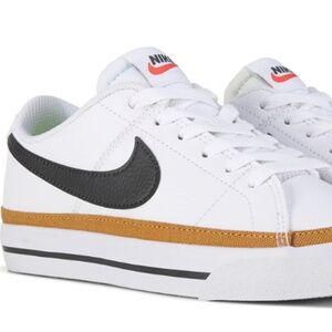 Women's Court Legacy Leather Sneaker